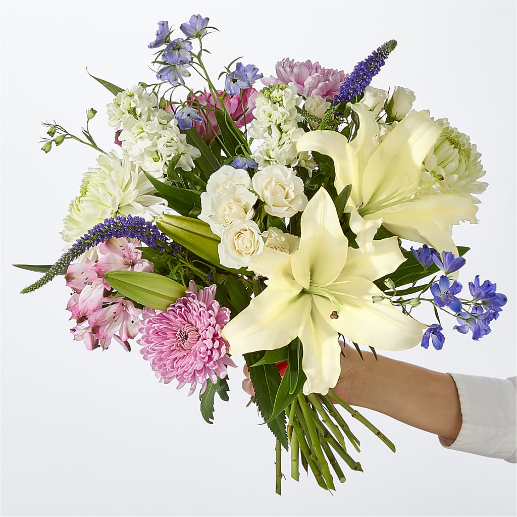 Winter Celebration Bouquet – Fleuriste Boutique Du Moulin, L'ile-perrot PQ