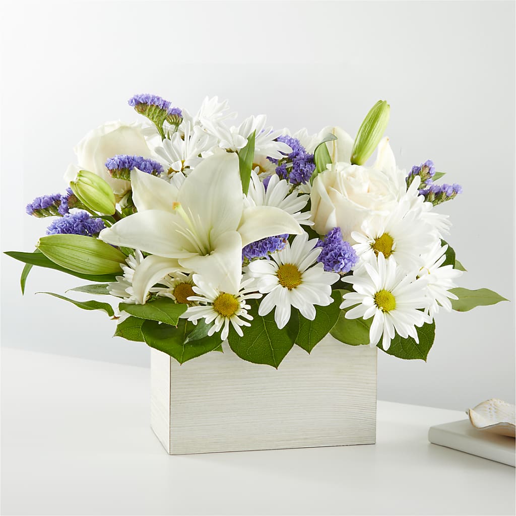 Beyond Blue Box Bouquet – Fleuriste Boutique Du Moulin, L'ile-perrot PQ