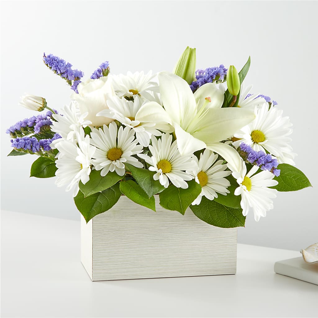 Beyond Blue Box Bouquet – Fleuriste Boutique Du Moulin, L'ile-perrot PQ