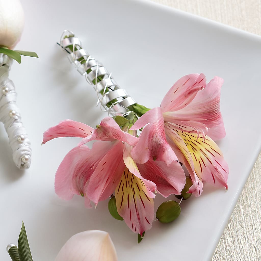 Pink Peruvian Lily Boutonniere – Fleuriste Boutique Du Moulin, L'ile-perrot PQ