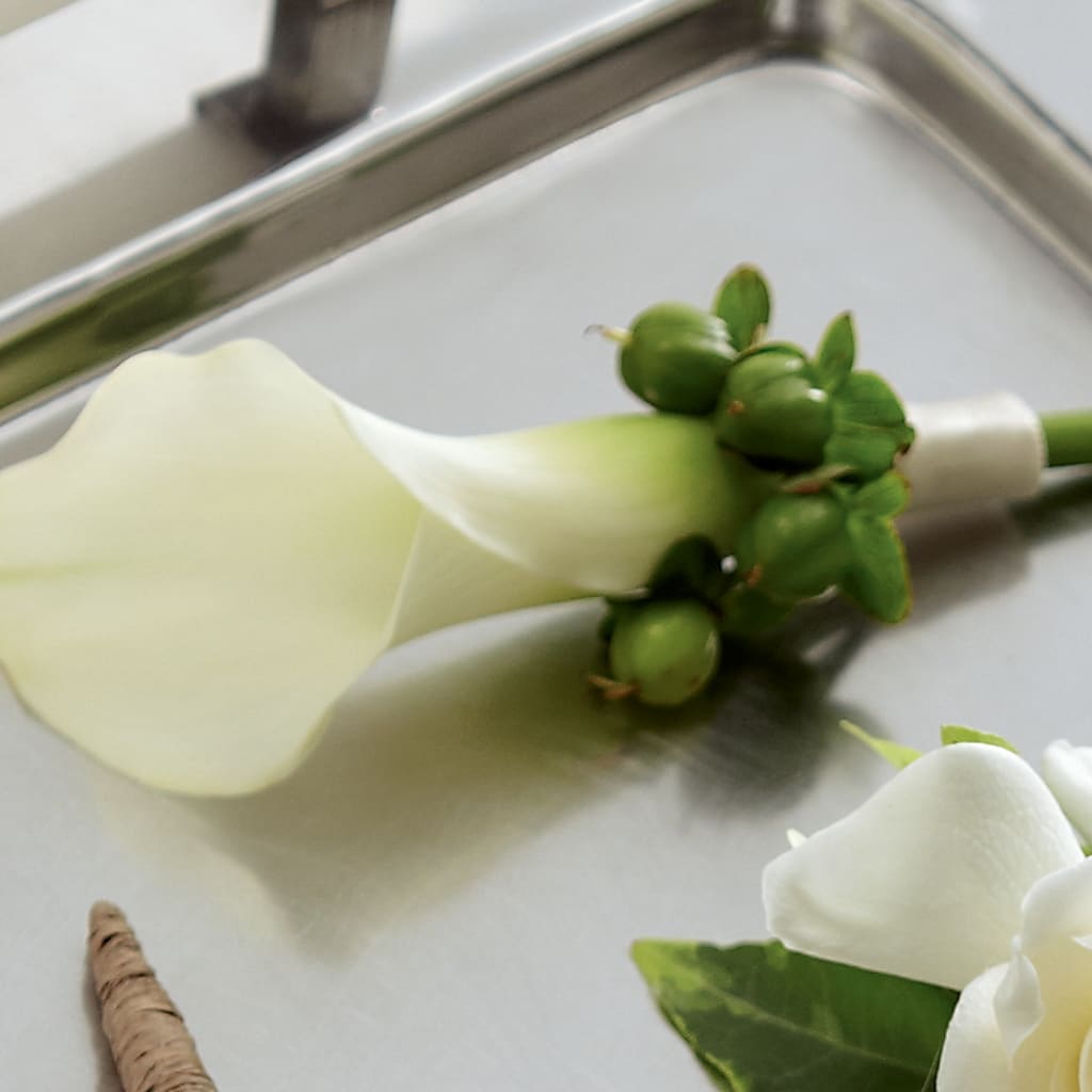White Calla Boutonniere – Fleuriste Boutique Du Moulin, L'ile-perrot PQ