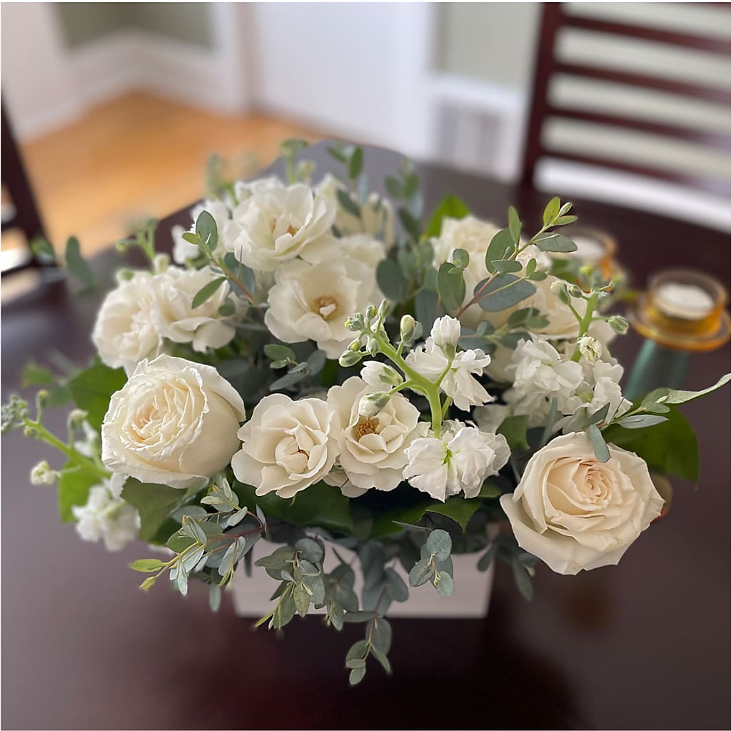 Fresh Linen Box Bouquet –  Fleuriste Boutique Du Moulin, L'ile-perrot PQ