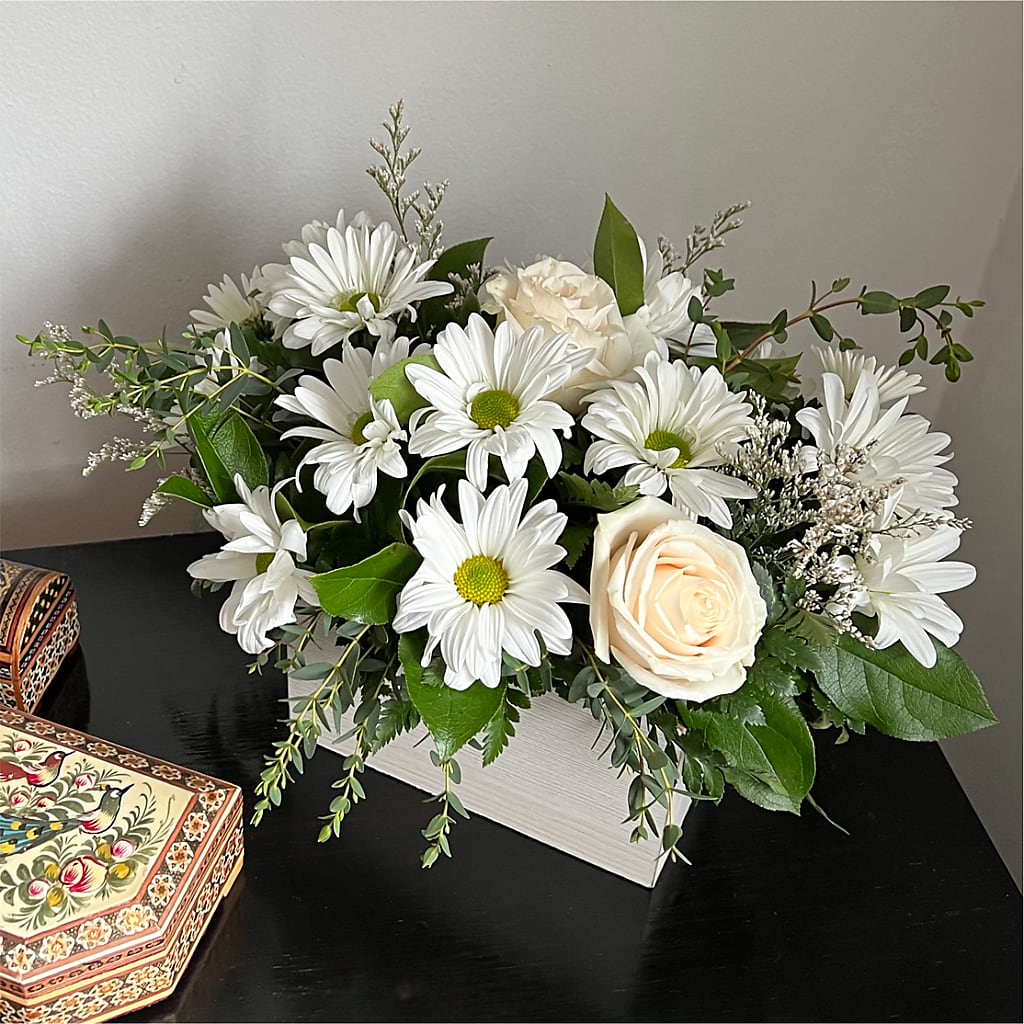 Fresh Linen Box Bouquet –  Fleuriste Boutique Du Moulin, L'ile-perrot PQ