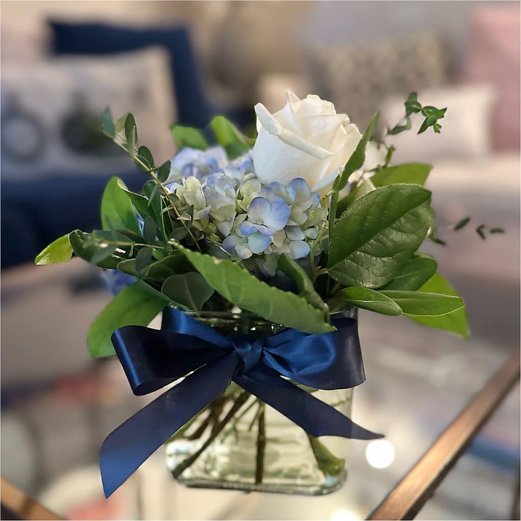 Sky Blue Delight Bouquet –  Fleuriste Boutique Du Moulin, L'ile-perrot PQ