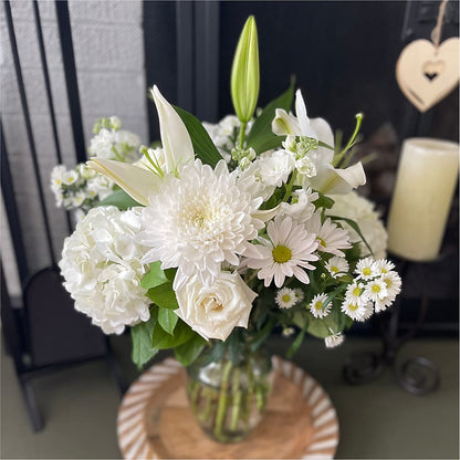 Classic Ivory – A Florist Original –  Fleuriste Boutique Du Moulin, L'ile-perrot PQ