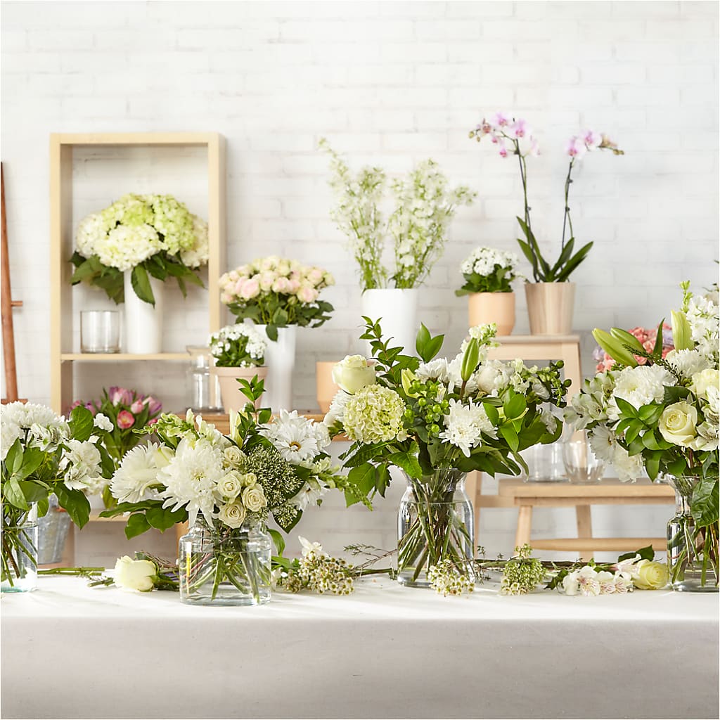 Classic Ivory – A Florist Original –  Fleuriste Boutique Du Moulin, L'ile-perrot PQ