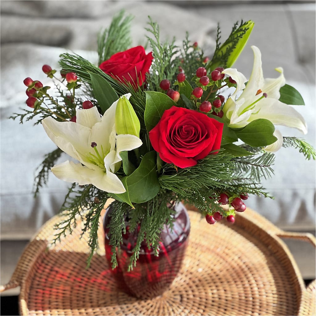 Evergreen Delight Bouquet –  Fleuriste Boutique Du Moulin, L'ile-perrot PQ
