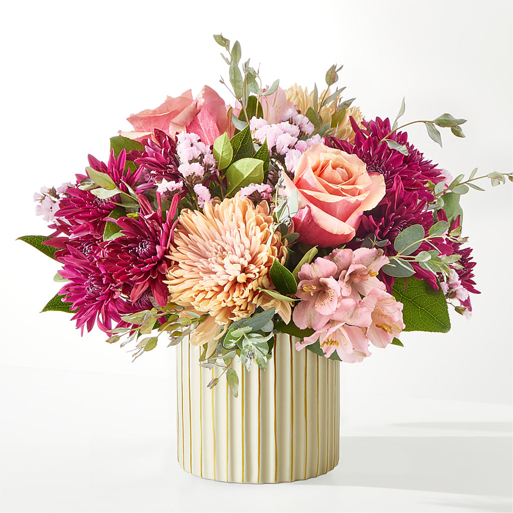 Berry Cobbler Bouquet with Ivory Vase –  Fleuriste Boutique Du Moulin, L'ile-perrot PQ